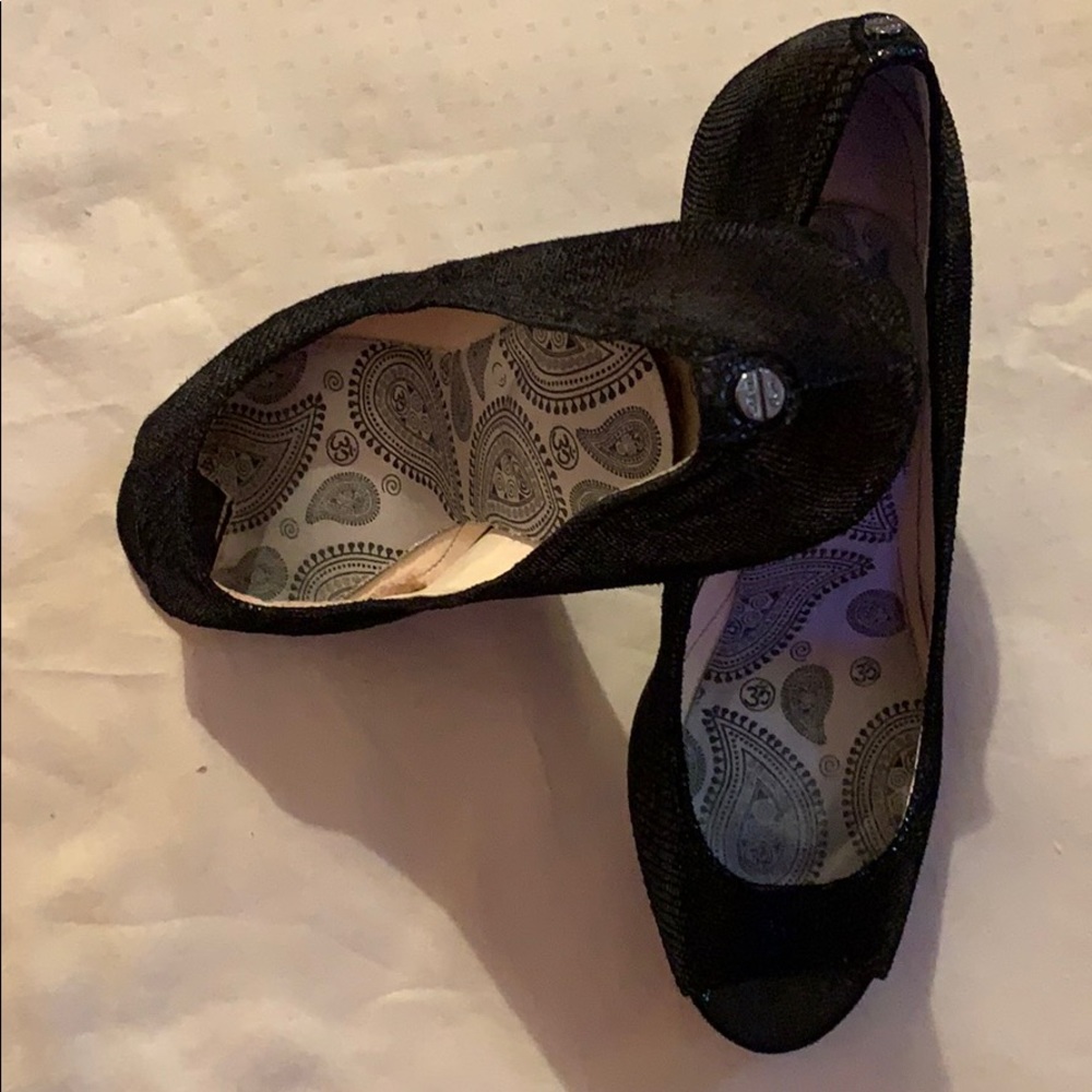 Styles for the Stylish Elegant black shoes - Picture 5 of 5